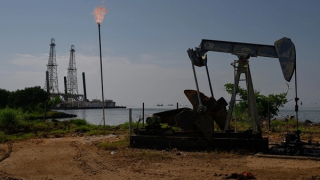 Ông Trump tuyên bố áp thuế với bất kỳ nước nào nhập dầu khí của Venezuela