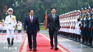 Thủ tướng Phạm Minh Chính chủ trì lễ đón Thủ tướng Singapore và Phu nhân