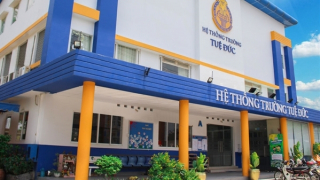 Sau bữa ăn xế ở Trường Tuệ Đức, nhiều học sinh bị đau bụng phải vào bệnh viện