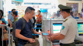 Nghỉ lễ: Hàng không tăng giá vé