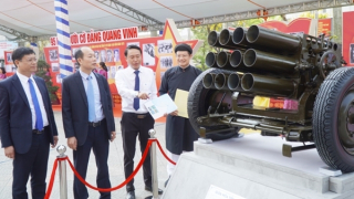 TP Huế trưng bày hơn 400 hiện vật quý chuyên đề “95 năm dưới cờ Đảng quang vinh”