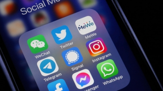 Báo Đức: Không khó để tìm số điện thoại và email quan chức cấp cao Mỹ