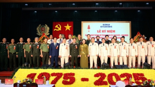 Trung đoàn 375 kỷ niệm 50 năm thành lập và đón nhận huân chương cao quý