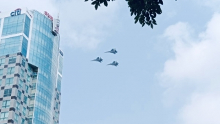 Màn hợp luyện đặc sắc của hàng chục chiến đấu cơ trên bầu trời TP Hồ Chí Minh