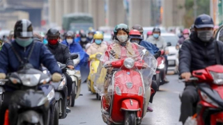 Hà Nội ngày mưa dông đêm đón gió mùa, Nam Bộ trời nóng trên 35 độ C