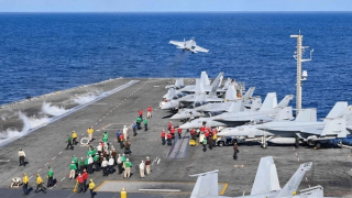 Houthi bắn tên lửa, UAV về phía tàu sân bay Mỹ ở Biển Đỏ