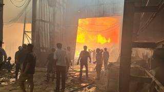 Cháy, đổ sập hàng trăm mét vuông nhà máy xay xát lúa gạo tại Long An