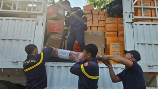 Đội cứu nạn cứu hộ Bộ Công an sử dụng trang thiết bị hiện đại tìm kiếm nạn nhân ở thị trấn Zabuthiri, Myanmar