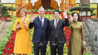 Chủ tịch nước Lương Cường và Nhà Vua Philippe tham quan Hoàng thành Thăng Long