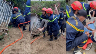 Công an cùng người dân giải cứu phụ xe mắc kẹt trong cabin