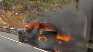 Ôtô bán tải cháy trơ khung trên cao tốc Phan Thiết – Dầu Giây
