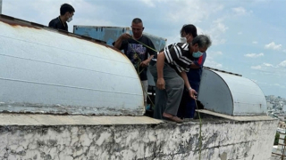 Điều tra vụ thi thể phân hủy trên sân thượng chung cư Khang Gia