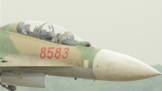 Các phi đội bay tập luyện, sẵn sàng xuất kích, tỏa sáng trên bầu trời TP Hồ Chí Minh