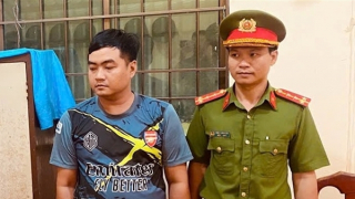 Tự xưng “Giám đốc Phòng CSGT” lừa nâng hạng GPLX không phải thi, tuỳ chọn biển đẹp