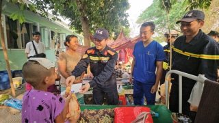 Đoàn CNCH Bộ Công an Việt Nam hỗ trợ bệnh nhân đang điều trị tại bệnh viện ở Myanmar