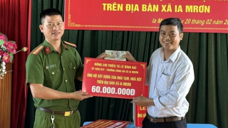 Trưởng Công an xã dùng tiền tiết kiệm xây nhà cho hộ nghèo