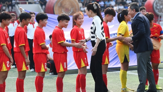 Bóng đá nữ Việt Nam và Thái Lan từ thông điệp Madam Pang