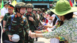 Tình cảm thắm thiết đón đoàn CBCS tham gia diễu binh, diễu hành từ Bắc vào Nam