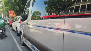 Nghịch cảnh “xén” lòng đường để cho đậu xe ô tô thu phí vẫn lỗ?