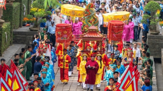 Lãnh đạo TP Hồ Chí Minh dâng hương tưởng nhớ công ơn Quốc Tổ Hùng Vương