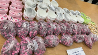 Gần 16 kg thuốc lắc được ngụy trang hộp mỹ phẩm, túi bánh kẹo