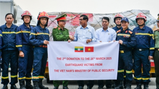 Gần 30 tấn hàng cứu trợ của Việt Nam đã đến Myanmar