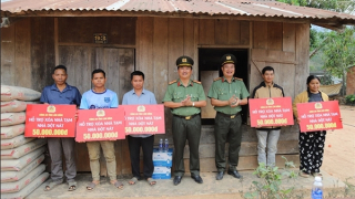 Công an Lâm Đồng trao gần 1 tỷ đồng hỗ trợ người dân Đam Rông xóa nhà tạm