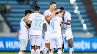 Nam Định chiếm lợi thế trong cuộc đua vô địch V.League