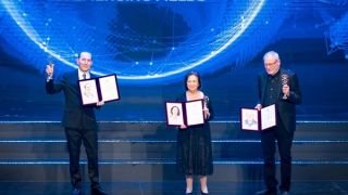 Chủ nhân Giải thưởng VinFuture được vinh danh ở Giải thưởng Breakthrough 2025