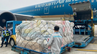 Bộ Công an và Bộ Quốc phòng gửi gần 30 tấn hàng cứu trợ đến Myanmar