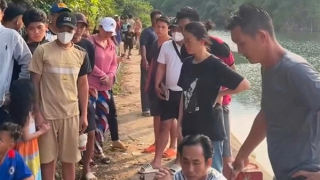 Thiếu niên vẫy tay kêu cứu giữa hồ và người cứu nạn đều tử vong