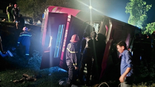 Lật xe khách trong đêm, 1 người tử vong