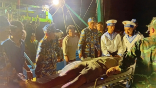 Bệnh xá đảo Trường Sa cứu ngư dân bị dập nát bàn tay