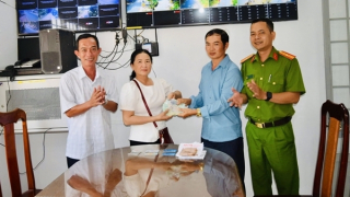 Nam thợ hồ nhặt được 18 triệu đồng nhờ trả lại  nữ công nhân vừa thất nghiệp