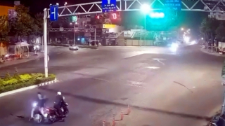 Bắt kẻ dùng kéo đâm nhiều người đi đường