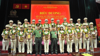 Nhiều tập thể và cá nhân điển hình tiên tiến của Cục Ngoại tuyến được tôn vinh