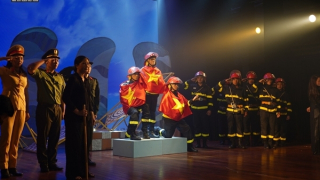 “Ngược chiều bình an” - câu chuyện về những người anh hùng chạy về phía lửa