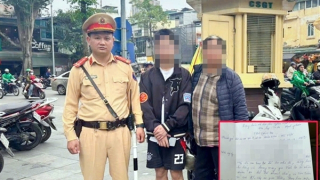 CSGT khuyên nhủ nam thanh niên bỏ nhà “đi bụi” quay về gia đình