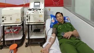 Một Trưởng Công an xã ở Quảng Ngãi vượt chặng đường gần 30km để hiến máu cứu người