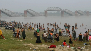 Người Myanmar loay hoay sinh tồn  sau động đất