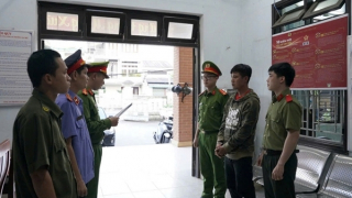 Đòi tiền không được, đánh bạn gái gây thương tích