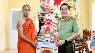 Giám đốc Công an Bạc Liêu chúc Tết cổ truyền Chol Chnam Thmay