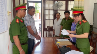 Hai lái xe ô tô bị bắt tạm giam sau gần 1 năm tông chết người đi đường