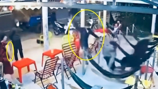 Nhóm “trẻ trâu” cầm mã tấu vào quán nước chém 3 người nhập viện
