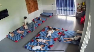 Xác minh clip trẻ nhỏ bị xách ngược, đánh tới tấp