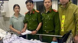 Công an thị trấn kịp thời cứu sống bé gái 15 tuổi nhảy xuống biển nghi tự tử