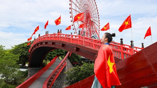 Dịp lễ 30/4, đến Sun World Ha Long sống trong rực rỡ cờ hoa