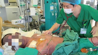 Người đàn ông nguy kịch sau 1 tuần ăn lòng lợn