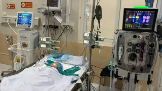 Cháu bé 14 tháng tuổi mắc tay chân miệng suýt tử vong