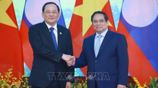 Thủ tướng Phạm Minh Chính gặp Thủ tướng Lào Sonexay Siphandone nhân Hội nghị thượng đỉnh P4G